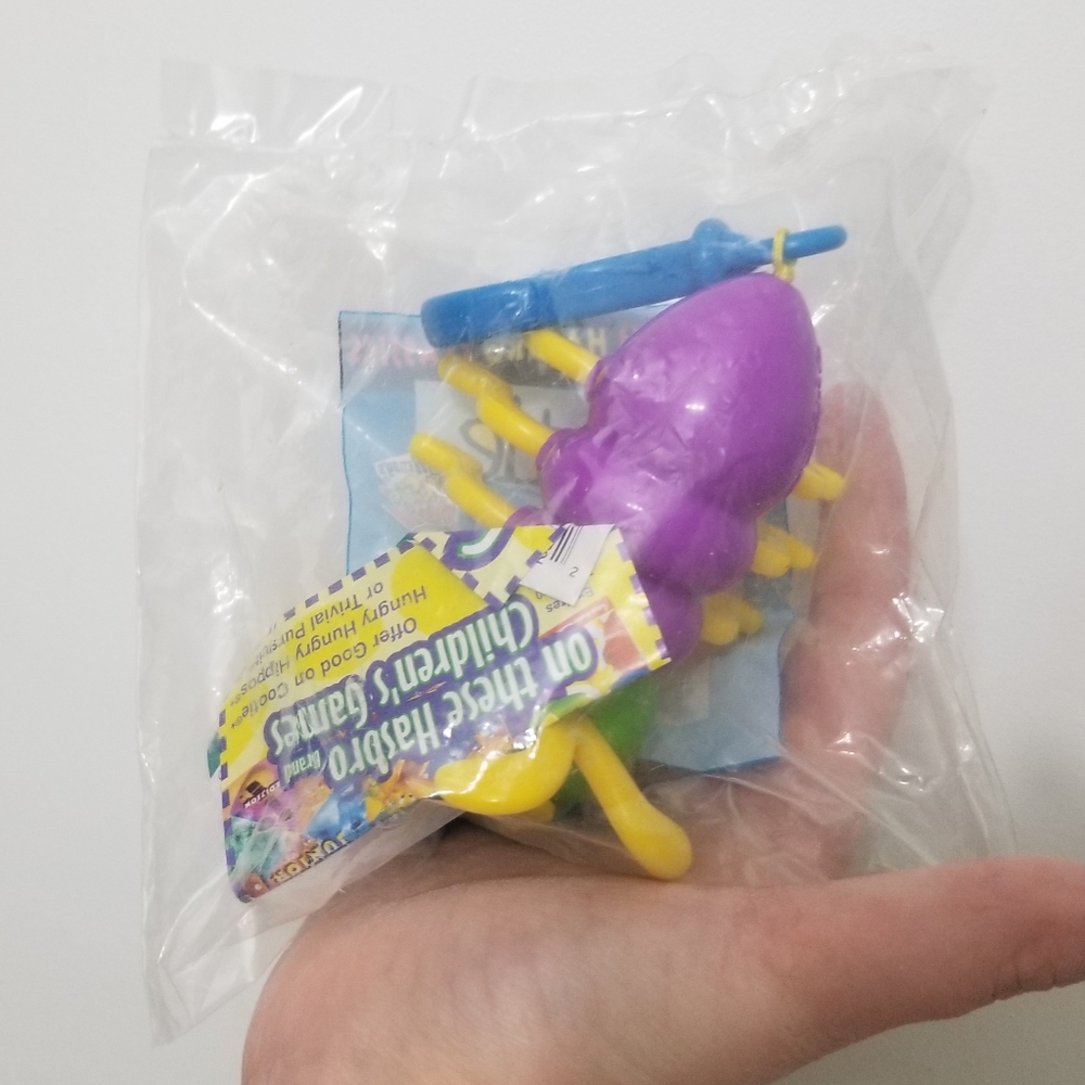 1999 Hasbro Cootie bug large vibrating keychain, still in bag (with tear) - Picture 4 of 6